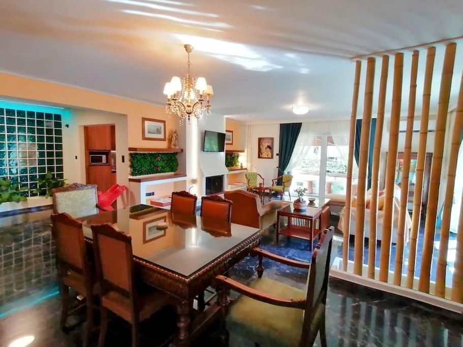 Appartamento Sarakin'S Mansion Luxury Retreat Atene Esterno foto