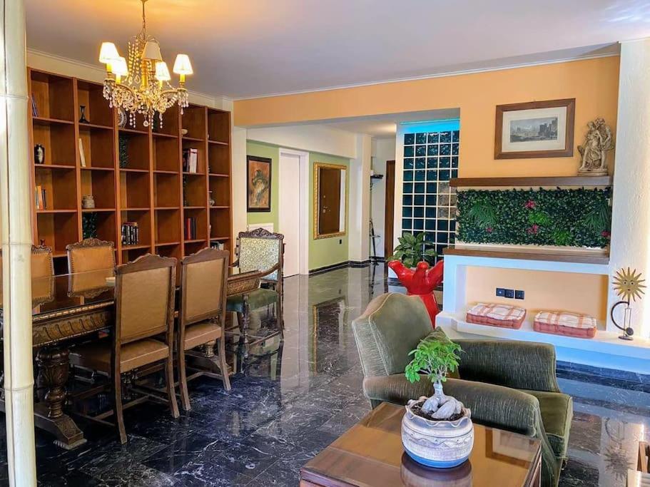 Appartamento Sarakin'S Mansion Luxury Retreat Atene Esterno foto